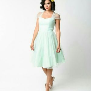 EUC Unique Vintage Garden State Dress in Mint